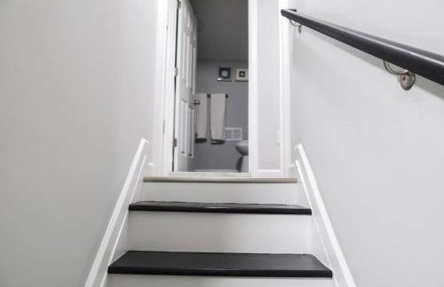 8BR 4BA Home Near NYC -Sleeps 16 - Foto 22