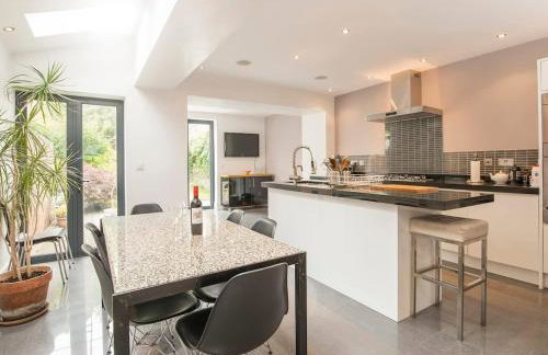 Spacious 4 Bedroom Character Home in Pontcanna - Foto 1