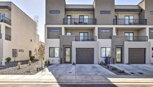 Spacious St George Townhome with Grill and Views! - Foto 3