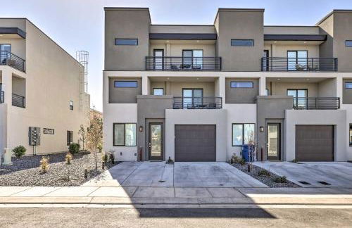 Spacious St George Townhome with Grill and Views! - Foto 3