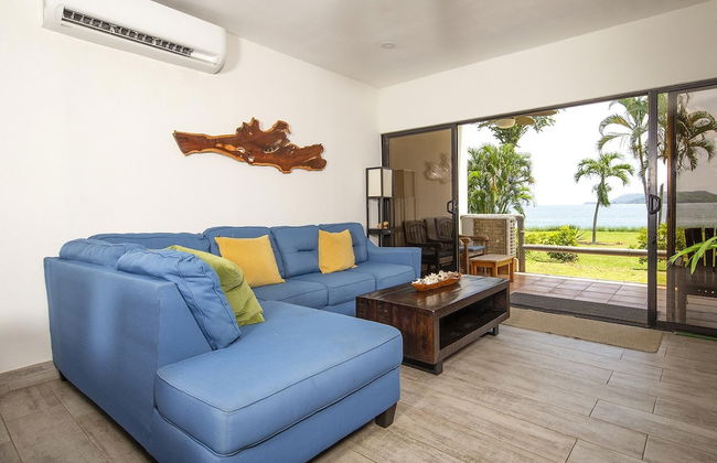 Newly Remodeled Beachfront Condo, Ground-Floor Terrace & Direct Access to Playa Flamingo - Foto 1