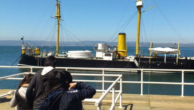 Contemplando el acorazado Monitor Huáscar