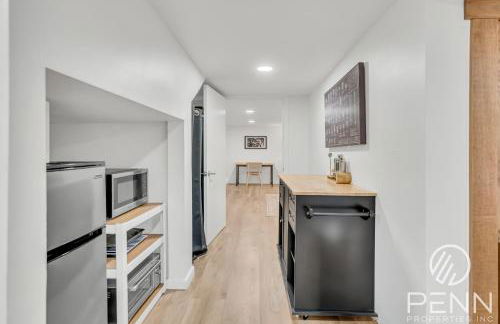 Midtown Gem with Secret Speakeasy - Foto 8