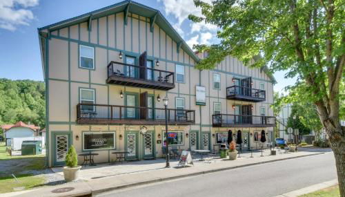 Walk to Main St and River Downtown Helen Condo - Foto 3