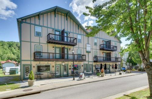 Walk to Main St and River Downtown Helen Condo - Foto 3