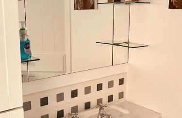 Beautiful spacious old schoolhouse with stunning sea views and beach nearby - Foto 20