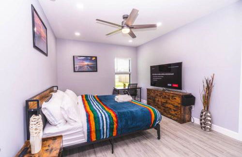 2023 Built! FineArt, Putt-Putt, Hammock, Backyard, Pet and Kid friendly - Photo 37