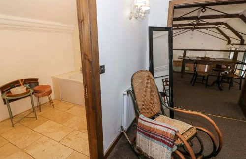 Chetwynd Lodge - Photo 22