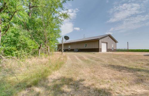 Tranquil La Prairie Retreat with Patio and Fireplace! - Foto 25