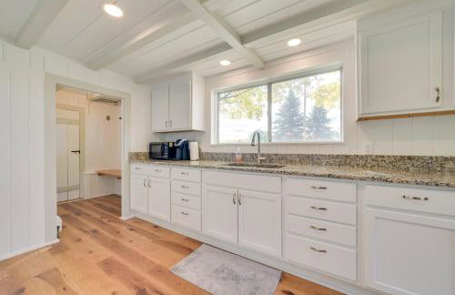 Cozy Harbor Springs Vacation Rental, 13 Mi to Town - Foto 10