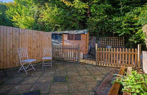 Relax with the whole family at the cosy cottage - Business rates available please enquire - Foto 13