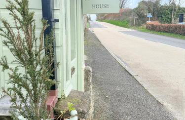 Moorleigh House Entire Property Sleeps 10 - Foto 2