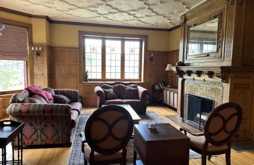 Historic Tudor with River Views & Fun Gaming Room - Foto 47