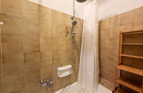 Historic Residence Downtown 2 Bedrooms & Private Parking - Foto 21