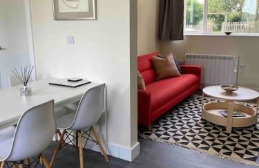 Larks Leaze Lodge, Steeple Ashton, Wiltshire - Photo 4