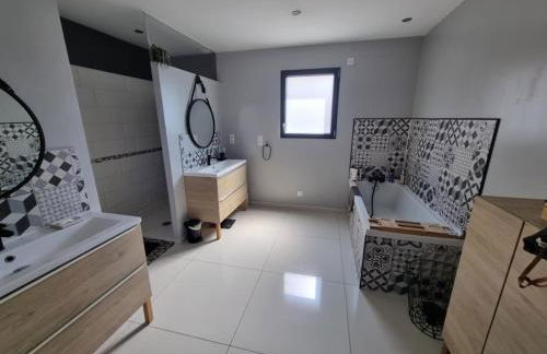 Villa tout confort avec piscine, 5 chambres, proche Loire - Photo 8