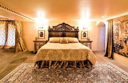 Regal Castle Suite for a Luxury Getaway to Lake George in Upstate New York - Foto 4