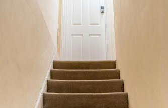 One Bedroom Flat in Bush Hill Park - Photo 2