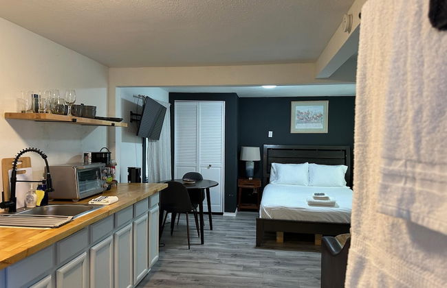 Cute Tiny House With Fenced Yard Near Plaza Dist - Photo 10