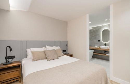 Location, Luxury & Style Best 5Bed in Madrid - Photo 18