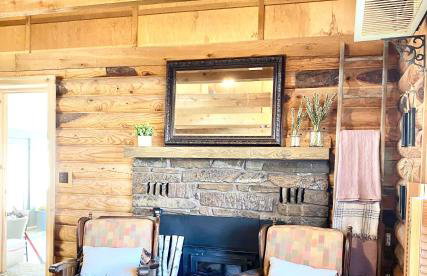 Blufftop Cabin Retreat Hot Tub and Fall Views! - Foto 12