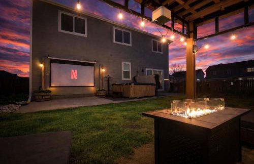 FlightDeck HotTub Fireplace NearAirport FamilyHome - Foto 1