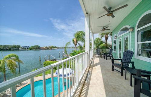 Waterfront Luxury w/ Heated Salt Pool & Golf Cart - Foto 26