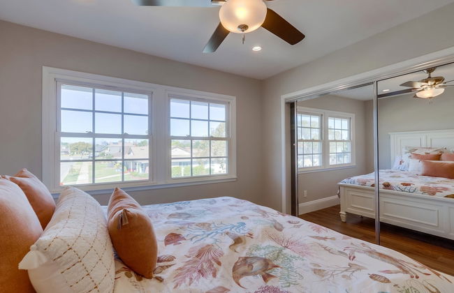 Gorgeous Upgraded 5 Bedroom & 3 Bath Home with pool - Photo 11