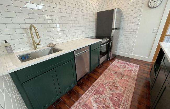 Cottage Street Downtown New Apartment - Photo 6