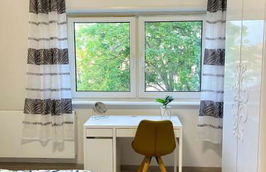 Schönes Zimmer in einer 3er WG-Wohnung geeignet für einen Mann shared apartment - Foto 10