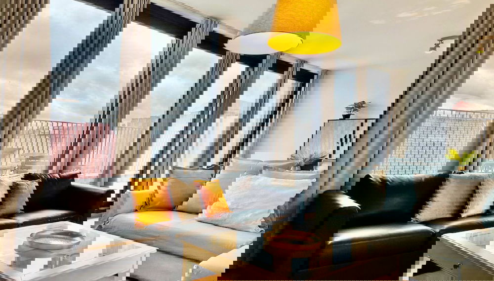 Modern 2BR Penthouse Near Diamond District by Oneluxstay - Foto 1, Camera