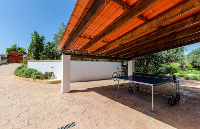 Private Villa With Inviting Space - Photo 47