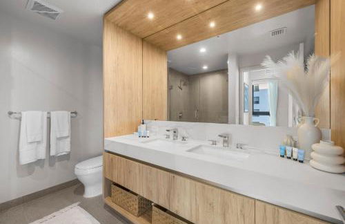 Modern Condo Steps from Bayside & Kaseya Center - Foto 30