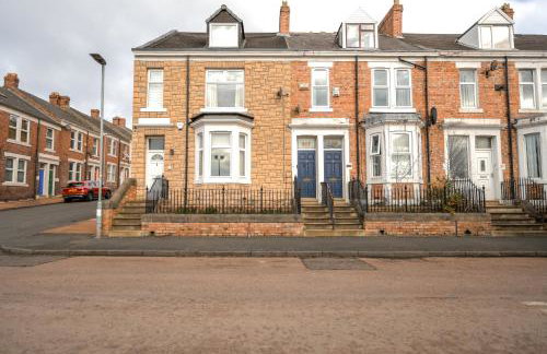 Apt - Sleeps 10 - Parking - Ideal for Contractors - Photo 17
