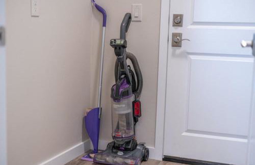 Stunning Views + Hot Tub + Location! 3 bed/3 bath - Foto 39