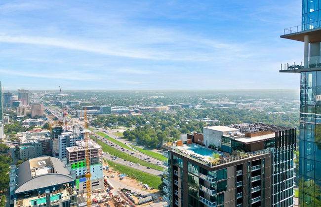 Modern Rainey St Oasis with Pool & Views - Foto 26