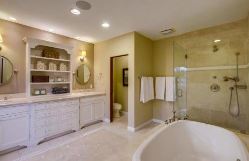 Mediterranean Beauty with Rooftop Deck and Views - Foto 4