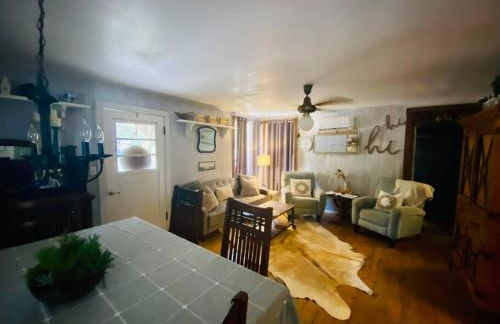 Cottage with Hot Tub and Pool Bandera, TX. - Foto 18