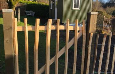 Green Valley, Cotswold stay with hamper - Photo 11