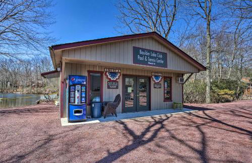 On Big Boulder Lake Condo with Community Pools! - Foto 6