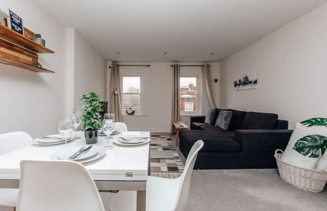 Central Modern Flat Sleeps 6 - Dedicated Parking - From 125 Per Night - Foto 11