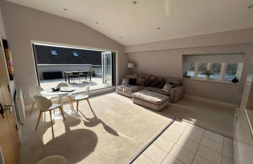 HM112 Penthouse Apartment with Lake View & free Spa Access- Lower Mill Estate Cotswolds - Foto 2