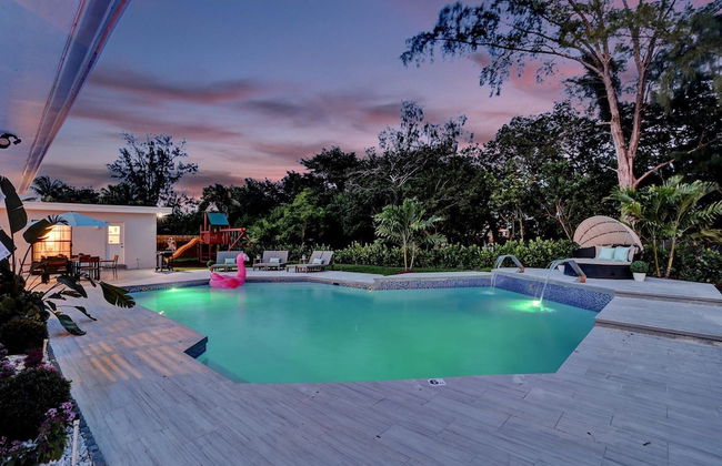 7 Br Home with Pool Gameroom & Soccer - Foto 2