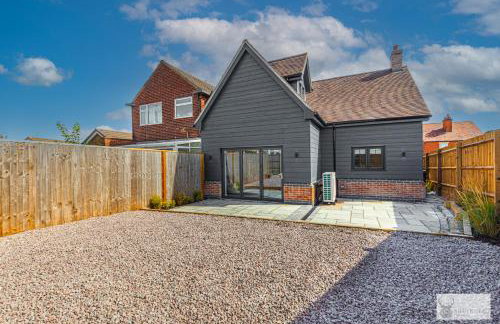 Elegant 5-Bed House with ample parking - Foto 1