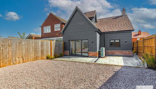 Elegant 5-Bed House with ample parking - Foto 1