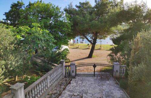 VILLA PUNTA BLAVA - Beachfront Family Villa with Sea View - no pets allowed - Foto 51