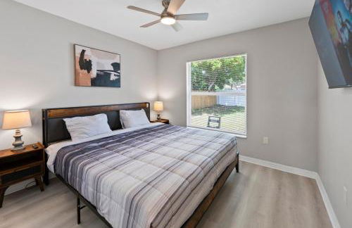 Relaxing 3BR Heated Pool & Hot Tub Retreat - Foto 11