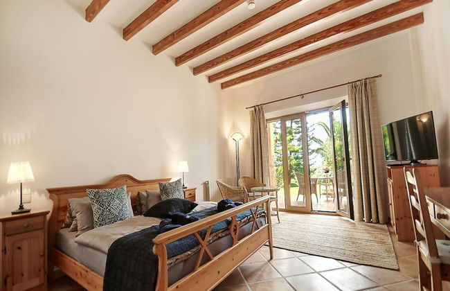 Exquisite Villa With Views - Photo 8