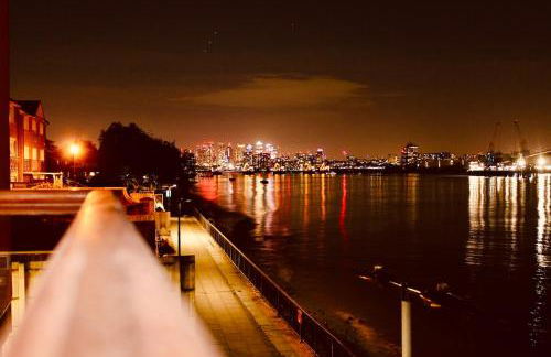 Amazing River view 2 bedroom apartment, sleeps 6, balcony and parking - Foto 5