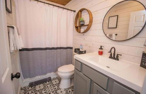 Ozark Escape - Hot Tub Mountain Views and Near Buffalo River - Photo 21